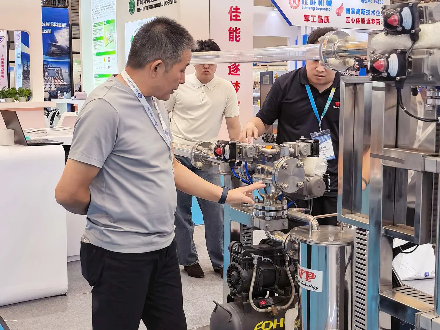Customer Learning About the Pigging Equipment